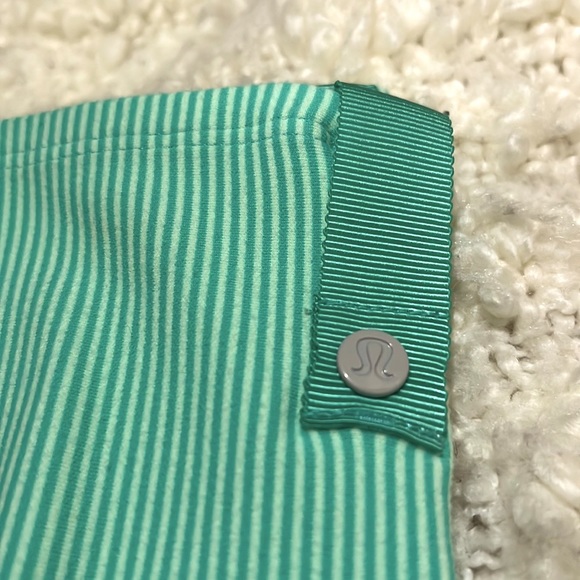 ⭐️Nwot-Lululemon’s famous vinyasa scarf can be worn over 10 different ways green - Picture 3 of 5